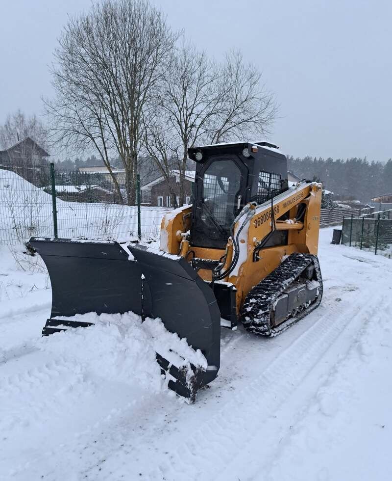 Sniego stumdymas.